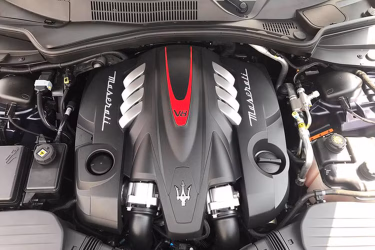 Các tính năng hỗ trợ lái tùy chọn có trên chiếc xe này gồm Kiểm soát hành trình chủ động với chức năng ngắt động cơ thông minh; Hệ thống cảnh báo va chạm phía trước với chức năng tự động thắng khi phát hiện nguy cơ va chạm; cảnh báo lệch làn đường và camera toàn cảnh 360 độ. 