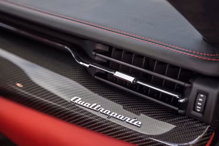 Trang bị tùy chọn thú vị khác cho Quattroporte GranSport GTS 2017 là hệ thống âm thanh vòm cao cấp Bowers &amp; Wilkins 1.280W với 15 loa và Subwoofer, sử dụng màng loa công nghệ sợi Kevlar và kỹ thuật tái tạo âm thanh trung thực với công nghệ Clari-Fi độc quyền của Bowers &amp; Wilkins.