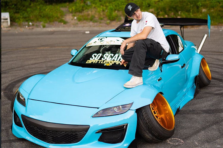 Dù bị chỉ trích nhưng Luke dường như không quan tâm đến phản ứng của cư dân mạng với chiếc Mazda RX-8 độ nghiêng bánh của mình. Thậm chí, anh còn thêm dòng miêu tả "Tôi độ xe để khiến bạn thấy bị tổn thương" trên tài khoản Instagram của mình.