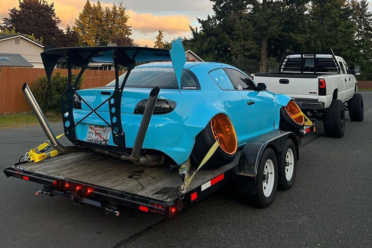 Chiếc Mazda RX-8 độ kịch độc này trở nên nổi tiếng sau khi Luke đăng video quay cảnh xe bị mắc kẹt và hư hỏng khi lên rơ-moóc vì gầm quá thấp. Đoạn video này đã thu hút nhiều bình luận tiêu cực của người dùng mạng xã hội Instagram.