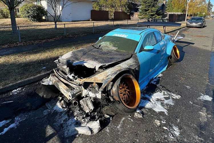 Mới đây, một người đàn ông có tên Luke đã đăng hình ảnh chiếc ôtô mang thương hiệu Mazda RX-8 bị cháy trơ khung của mình lên mạng xã hội Instagram. Hình ảnh này lập tức gây xôn xao vì đây được coi là chiếc Mazda RX-8 bị ghét nhất thế giới.