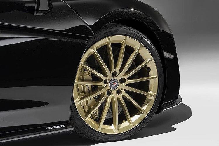 So với 5 chiếc còn lại, 570GT Cabbeen cuối cùng có điểm đặc biệt là số khung 888888. Trong quan niệm của Á Đông, số 6 là "lục" - gần âm với "Lộc" và số 8 là "bát" - khá giống với "Phát". Chính vì vậy, số khung đặc biệt này sẽ mang ý nghĩa "Lộc Phát" cho năm mới.