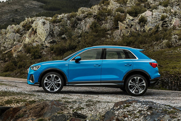 Ở thế hệ mới, Audi Q3 phiên bản 2019 được mở rộng về kích thước và chiều dài trục cơ sở giúp tăng độ bề thế và cho không gian nội thất tốt hơn. Đi cùng với nó là ngoại hình theo xu hướng thiết kế hiện đại của Audi, nhiều công nghệ và vô số tùy chọn cho khách hàng.