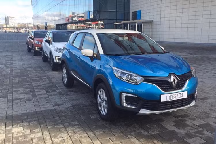 Trước thông tin Renault Kaptur sắp được nhập về Việt Nam, phóng viên đã trao đổi nhanh với đại diện truyền thông của Renault Việt Nam để tìm hiểu. Tuy nhiên, vị đại diện cho rằng chưa nhận được thông tin gì, nếu xuất hiện cũng sẽ phải đến năm 2017 và từ chối bình luận thêm.