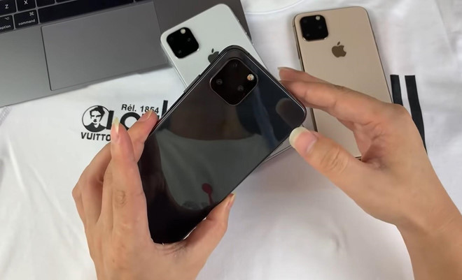 Theo Business Insider, Apple sẽ giới thiệu ba mẫu iPhone vào tháng 9 trong đó có hai model cao cấp và một sản phẩm giá rẻ kế nhiệm iPhone XR. Giá bán của thế hệ iPhone tiếp theo được dự đoán từ 750 USD cho iPhone XR 2019, iPhone XS 2019 từ 1.000 USD và 1.100 USD cho iPhone XS Max 2019.
