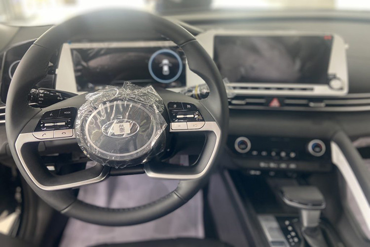 Theo các báo cáo bán hàng thì trong tháng 11/2023, Hyundai Elantra đã có 331 xe được bàn giao, và doanh số cộng dồn từ đầu năm 2023 đến nay đạt 2.497 xe, đứng thứ 3 trong phân khúc sedan hạng C, sau Mazda3 (5.795 xe) và Kia K3 (2.836 xe).