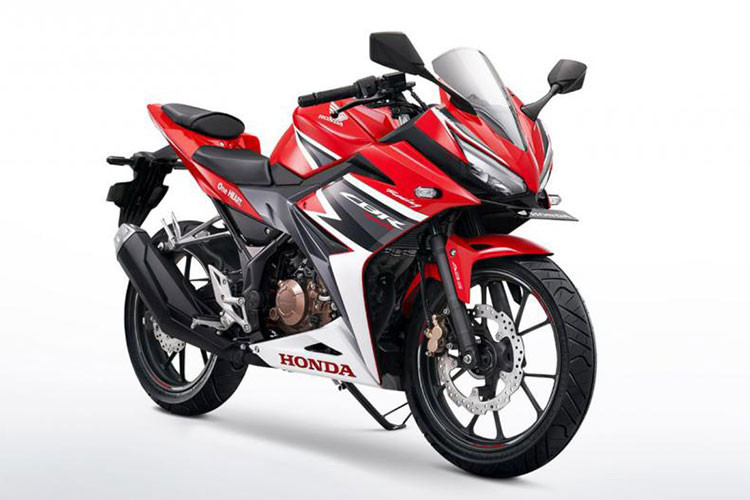 Honda CBR150R phiên bản 2019 sẽ vẫn sử dụng khối động cơ DOHC, 4 thì, xy lanh đơn, 6 cấp số, dung tích 150 phân khối, có khả năng sản sinh công xuất tối đa 17 mã lực tại 9.000 vòng/phút và mô men xoắn cực đại 14,4 Nm tại 7.000 vòng/phút. Đi kèm hộp số 6 cấp.