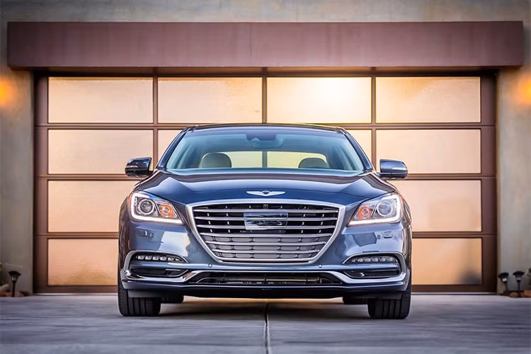 Mẫu sedan hạng sang cỡ trung của thương hiệu xe sang Hàn Quốc không chỉ đạt được điểm số cao nhất trong tất cả các bài thử nghiệm va chạm, mà còn được trang bị hang loạt hệ thống an toàn như cảnh báo va chạm phía trước, phanh tự động kể cả ở tốc độ cao, cảnh báo điểm mù, cảnh báo chệnh làn đường…