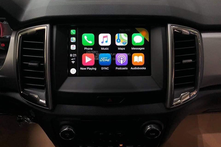 Động cơ 2 bản Ford Ranger XLS và XLT này giống hệt nhau, là loại diesel dung tích 2,2 lít, công suất 160 mã lực và mô-men xoắn 385 Nm, kết hợp số tự động hoặc số sàn 6 cấp. Vô-lăng trợ lực điện nhẹ nhàng. 