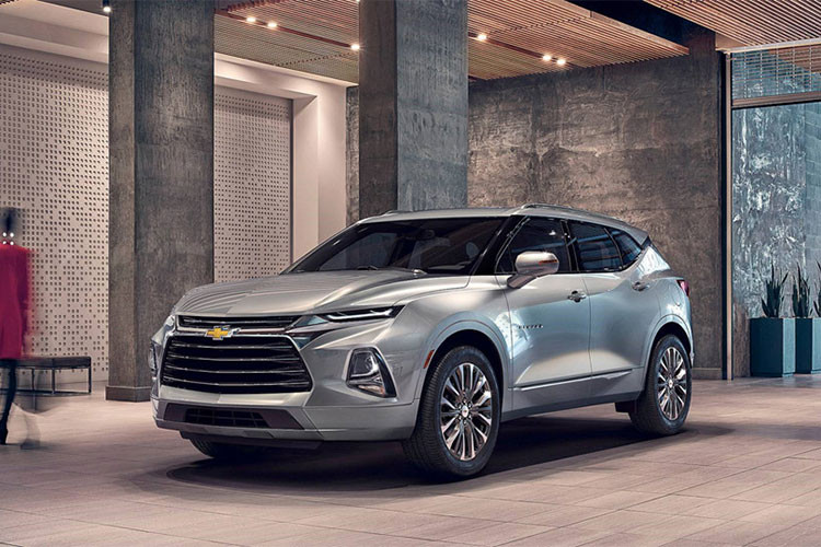 Để quản lý hệ dẫn động 4 bánh của Blazer, Chevrolet đã trang bị cho chiếc xe hệ thống Traction Select, cho phép người lái có thể điều chỉnh giữa các chế độ khác nhau ngay khi xe chạy. Khi không cần tới sức kéo lớn, hệ thống này cũng cho phép ngắt hoàn toàn cầu sau, chỉ vận hành chiếc xe bằng cầu trước để tiết kiệm nhiên liệu.