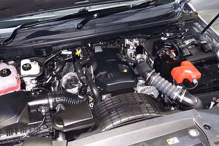 Xe sẽ được trang bị động cơ dầu EcoBlue 2.0 L mới, đi cùng với nó là hộp số tự động 10 cấp Getrag 10R60. Nhờ đó, chiếc xe SUV này có thể đạt công suất 180 mã lực và mô men xoắn cực đại 420 Nm khi đi với cấu hình động cơ tăng áp 2.0 L dẫn động cầu sau và đạt mức 213 mã lực và mô men xoắn cực đại 500 Nm khi đi với cấu hình động cơ tăng áp kép 2.0 L (TDCi Bi-Turbo) dẫn động 4 bánh.