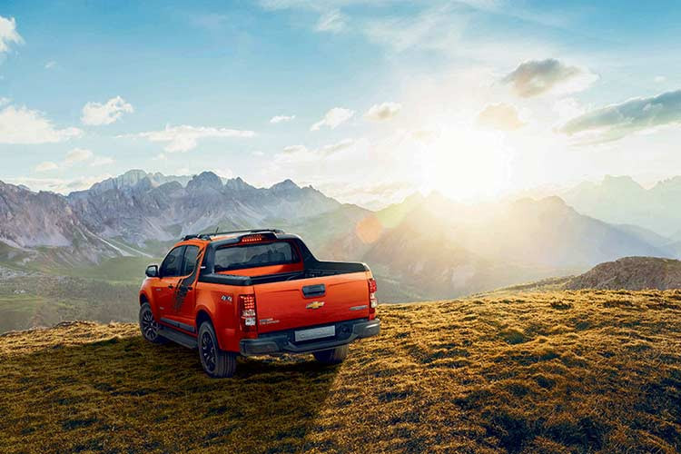 Colorado Storm có những tính năng tiêu chuẩn như túi khí cho người lái, túi khí cho hành khách, hệ thống kiểm soát lực kéo, hỗ trợ phanh khẩn cấp, phân phối lực phanh điện tử, cân bằng điện tử, hỗ trợ đổ đèo và hỗ trợ khởi hành ngang dốc. Chưa hết, xe còn có những công nghệ khác như khóa an khác như; chống bó cứng phanh, kiểm soát áp suất lốp và camera lùi...