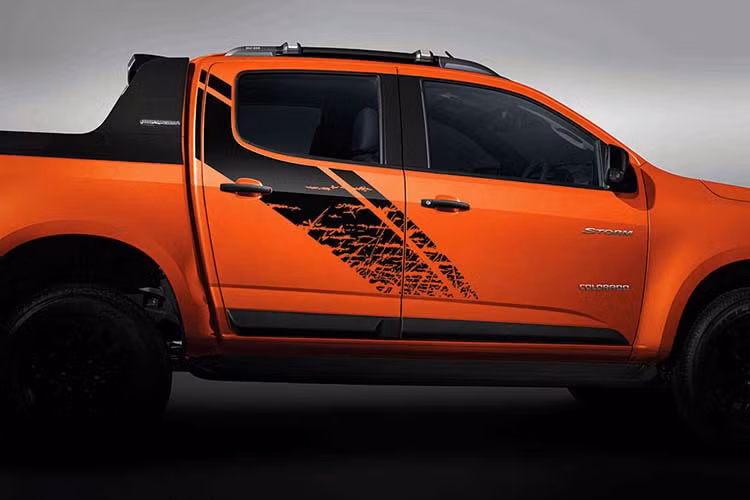 Trong vòng 10 phút mà người lái không lên xe, động cơ Colorado Storm sẽ tự động tắt để đảm bảo an toàn. GM Việt Nam khẳng định đây là tính năng đặc biệt, không có ở bất kỳ mẫu xe bán tải nào trên thị trường.