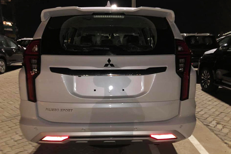 Xe vẫn sử động động cơ turbo diesel 4 xi lanh MIVEC 2.4 lít kết hợp với hộp số tự động 8 cấp. Hệ thống này cho công suất tối đa 178 mã lực và mô-men xoắn cực đại 430 Nm. Năng lượng được truyền đi thông qua hệ dẫn động 4 bánh Super-Select 4WD-II. Chế độ off-road cũng được trang bị kèm theo xe.