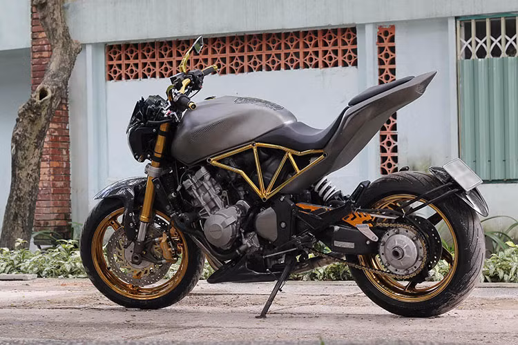 C hiếc Honda Hornet 600 khi được độ lên được chủ nhân đặt cho cái tên khá lạ Hornet Hyperion.