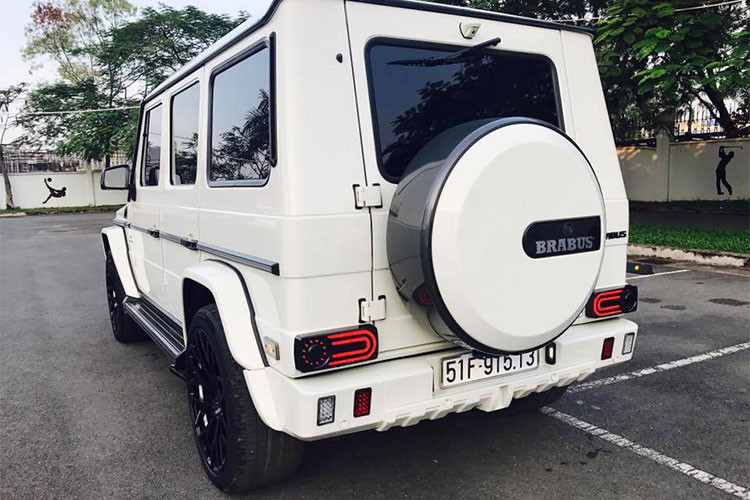Để bạn đọc dễ dàng so sánh hơn, nếu một chiếc Mercedes G63 AMG bình thường chỉ có công suất tối đa 544 mã lực và mô-men xoắn cực đại 760 Nm thì nhờ sức mạnh nâng cao, G63 độ Brabus có thể đạt vận tốc từ 0-100 km/h chỉ trong thời gian 5,1 giây và tốc độ tối đa 230 km/h.