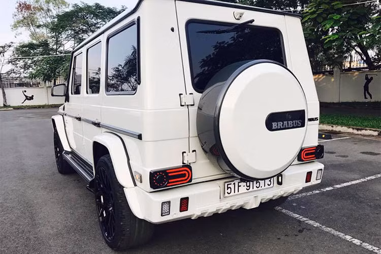 Để bạn đọc dễ dàng so sánh hơn, nếu một chiếc Mercedes G63 AMG bình thường chỉ có công suất tối đa 544 mã lực và mô-men xoắn cực đại 760 Nm thì nhờ sức mạnh nâng cao, G63 độ Brabus có thể đạt vận tốc từ 0-100 km/h chỉ trong thời gian 5,1 giây và tốc độ tối đa 230 km/h.