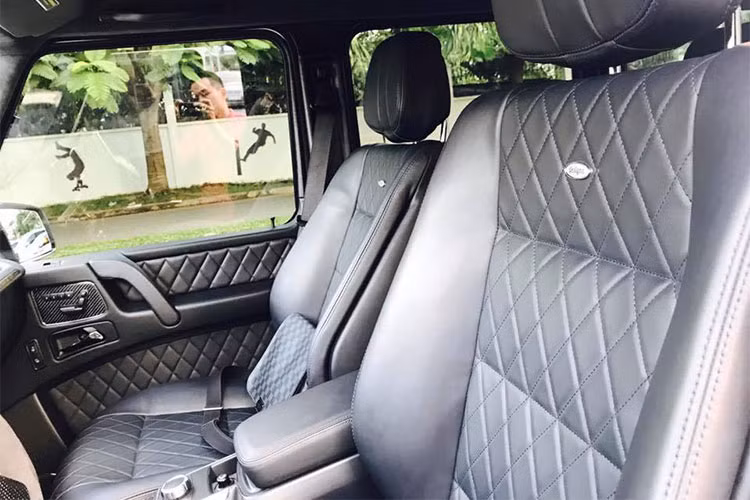 Đáng chú ý ở gMercedes-Benz G63 độ Brabus là khối động cơ V8 tăng áp kép 5.5l của G63 AMG đã được Brabus độ lại với ECU được "hack", hệ thống ống xả thể thao và tăng áp cải tiến. Nhờ đó, chiếc xe có thể đạt công suất lên tới 620 mã lực và mô-men xoắn cực đại 820 Nm.
