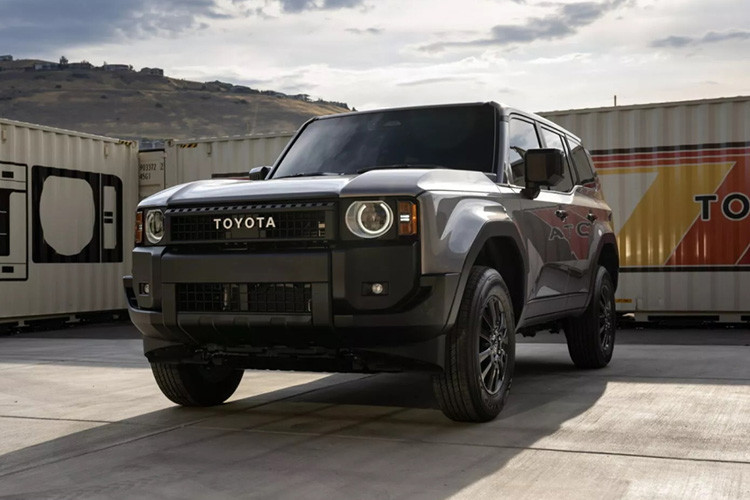 Ở phần lớn thị trường, mẫu SUV nhà Toyota sẽ có tên gọi là Land Cruiser Prado 250 Series nhằm phân biệt với thế hệ cũ có mã 150 Series. Trong khi đó, ở thị trường Mỹ, xe lại được gọi bằng cái tên Toyota Land Cruiser. Điều này sẽ đưa cái tên Toyota Land Cruiser trở lại thị trường Mỹ sau 3 năm vắng mặt.