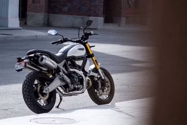 Bên cạnh đó, với động cơ lớn hơn, các kích thước của Scrambler 1100 hứa hẹn sẽ có sự gia tăng nhẹ so với phiên bản Scrambler chạy máy 803 cc.