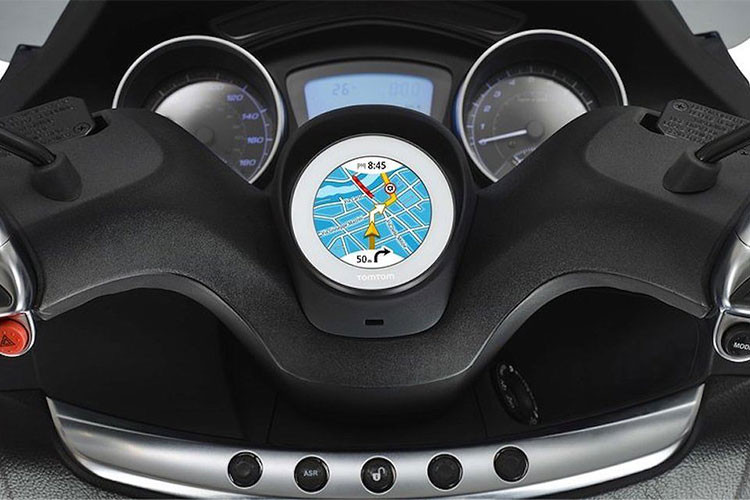 Hãng xe máy Piaggio sẽ bán MP3 với 2 model cấu hình là Business và Sport; trong đó bản Business sẽ được trang bị sẵn bộ định vị GPS Vio của hãng TomTom cùng các chi tiết trang trí mạ chrome và màu xám.