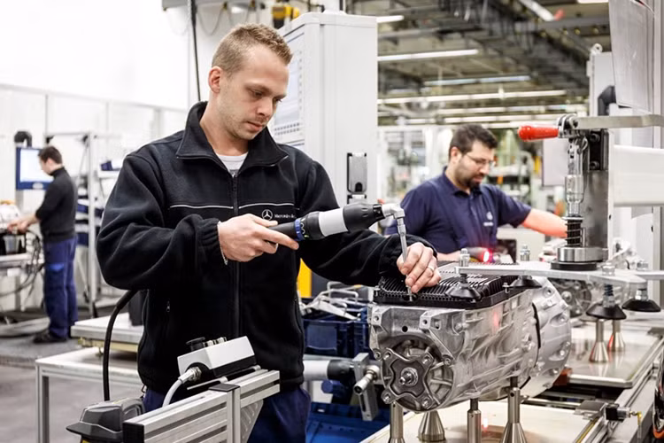 Theo thử nghiệm của nhà sản xuất Mercedes-Benz, mức tiêu thụ nhiên liệu hỗn hợp (cả trong và ngoài đô thị) của mẫu xe GLE 400 với hộp số 9G-TRONIC là 8,5 - 8,7 lít/100km, tiết kiệm nhiên liệu đáng kể so với mức 9,2 lít khi sử dụng hộp số 7G-TRONIC.