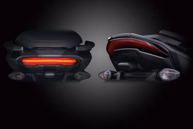 Mặc dù không được trang bị chìa khóa thông minh smartkey, nhưng ngay bên cạnh đó có cổng sạc USB tiện dụng cho nhu cầu sạc điện thoại của người dùng. Ngoài ra, xe cũng sở hữu cốp chứa đồ khá rộng rãi được đặt phía dưới yên xe.