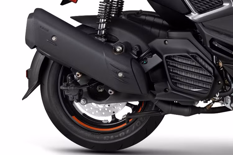 Ngoài ra, kích thước tổng thể dài x rộng x cao của Yamaha Force 2024 vẫn lần lượt là 1920 x 760 x 1120 (mm), chiều dài cơ sở là 1340 mm, trọng lượng 130kg và dung tích bình xăng 6,1 lít.