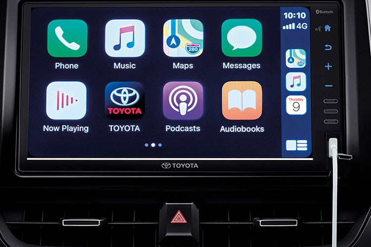 Với bản GR-Sport, Toyota Corolla Cross 2022 sẽ sử dụng động cơ Hybrid tương tự tại Thái Lan với động cơ xăng 4 xi-lanh, hút khí tự nhiên, dung tích 1.8L, sản sinh công suất tối đa 138 mã lực tại tua máy 6.400 vòng/phút và mô-men xoắn cực đại 172 Nm tại tua máy 4.000 vòng/phút.