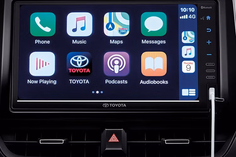 Với bản GR-Sport, Toyota Corolla Cross 2022 sẽ sử dụng động cơ Hybrid tương tự tại Thái Lan với động cơ xăng 4 xi-lanh, hút khí tự nhiên, dung tích 1.8L, sản sinh công suất tối đa 138 mã lực tại tua máy 6.400 vòng/phút và mô-men xoắn cực đại 172 Nm tại tua máy 4.000 vòng/phút.