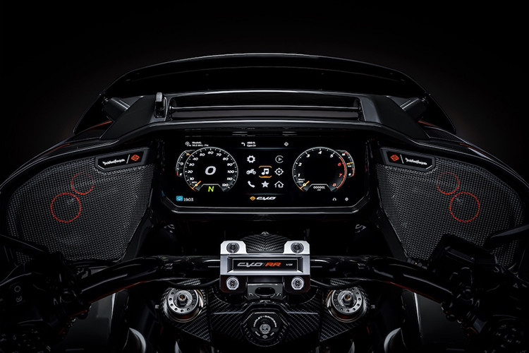 Về cơ bản, động cơ V-Twin Screamin' Eagle 131 được nâng cấp từ danh sách dài các phụ tùng độ có sẵn mà Harley cung cấp cho khách hàng, các bộ phận tùy chỉnh được thiết kế, chế tạo và sản xuất bởi đội đua tại King of the Baggers của thương hiệu, và một số điều chỉnh thêm.