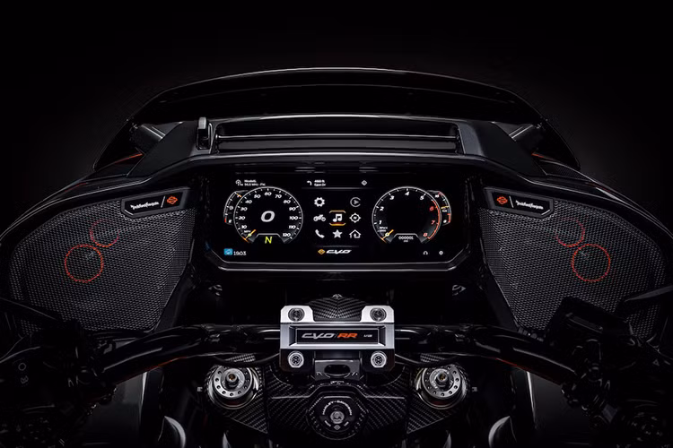 Về cơ bản, động cơ V-Twin Screamin' Eagle 131 được nâng cấp từ danh sách dài các phụ tùng độ có sẵn mà Harley cung cấp cho khách hàng, các bộ phận tùy chỉnh được thiết kế, chế tạo và sản xuất bởi đội đua tại King of the Baggers của thương hiệu, và một số điều chỉnh thêm.