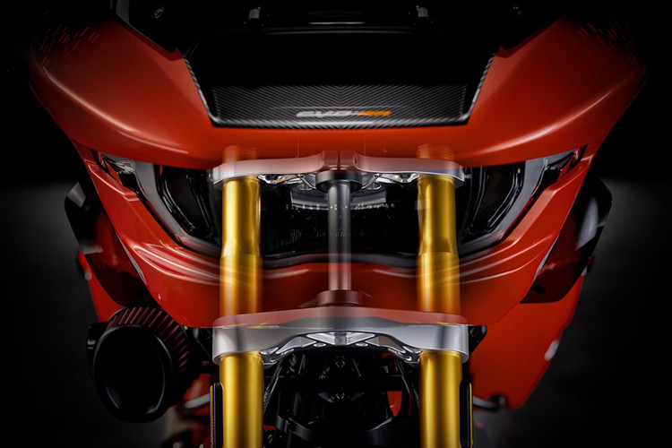 Xe có trục cam mới, culass làm mát bằng chất lỏng, buồng đốt và họng hút/xả được gia công hoàn toàn bằng CNC, cổ hút lấy cảm hứng từ xe đua và họng ga đường kính 68mm với ống nạp bằng nhôm phù hợp, nhiều chi tiết nhôm CNC và nhông nhỏ hơn để tăng tốc tốt hơn khi xuất phát.