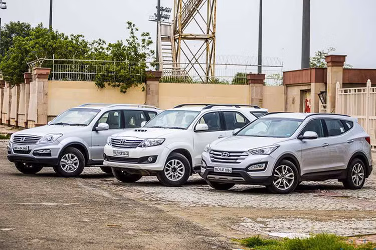 SUV là một trong những lựa chọn hàng đầu của các gia đình hiện nay. Đúng như cái tên "xe thể thao đa dụng", SUV rất đa năng, linh hoạt và rộng rãi. Tuy nhiên, có một vấn đề khiến nhiều người phải cân nhắc khi chọn xe SUV, đó là lượng nhiên liệu tiêu thụ. Để khách hàng có thể an tâm lựa chọn, tạp chí Consumer Reports mới đây đã đưa ra danh sách những mẫu xe ôtô SUV tiết kiệm nhiên liệu nhất tại Mỹ hiện nay.