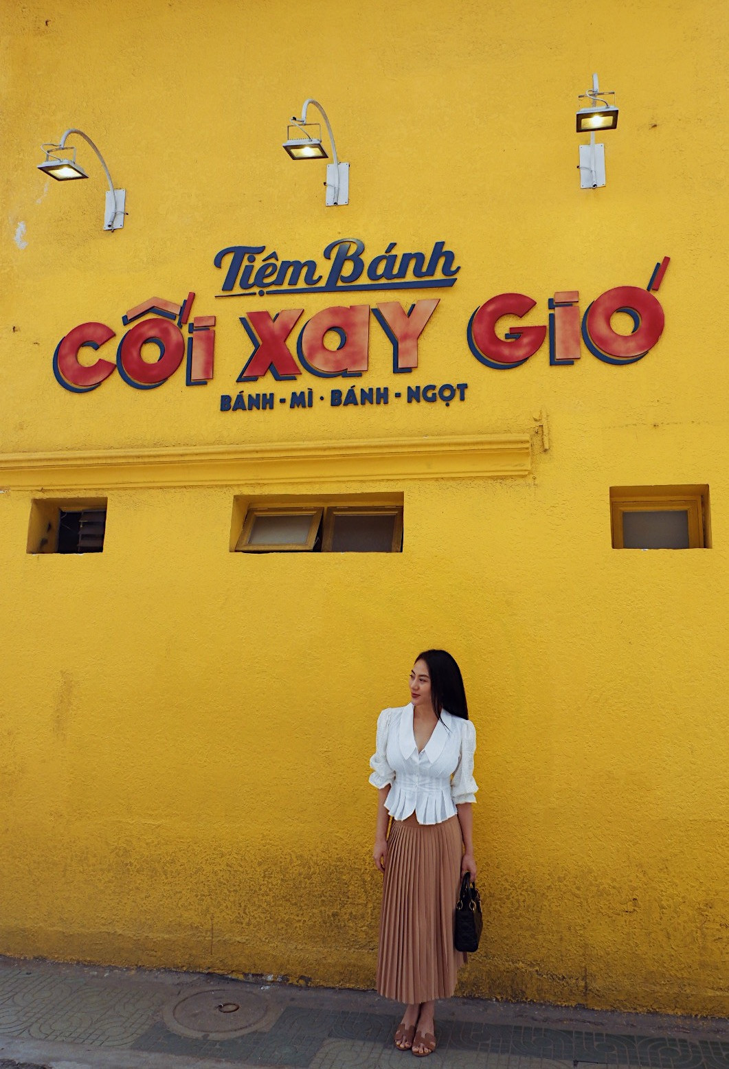 Chốt lại vấn đề, Hoa hậu Thu Hoàng khẳng định cô không có thời gian đọc hết những bình luận tiêu cực về phát ngôn của mình, bởi còn bận rộn với công việc kinh doanh, chăm sóc con gái và các mối quan hệ khác trong cuộc sống.