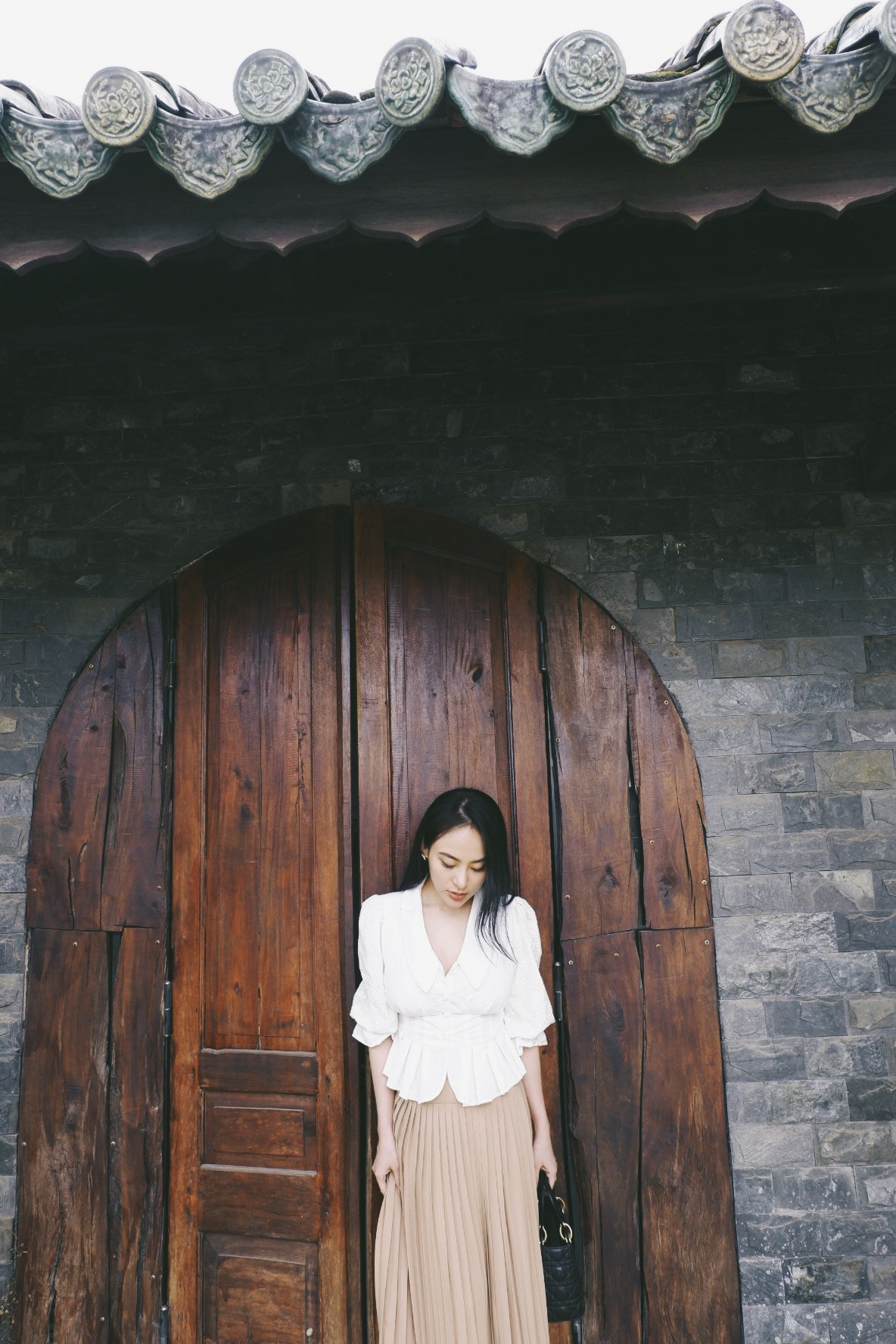 “Quan tâm đến người khác nói gì về mình là điều lãng phí và ngớ ngẩn nhất”, Thu Hoàng nói.