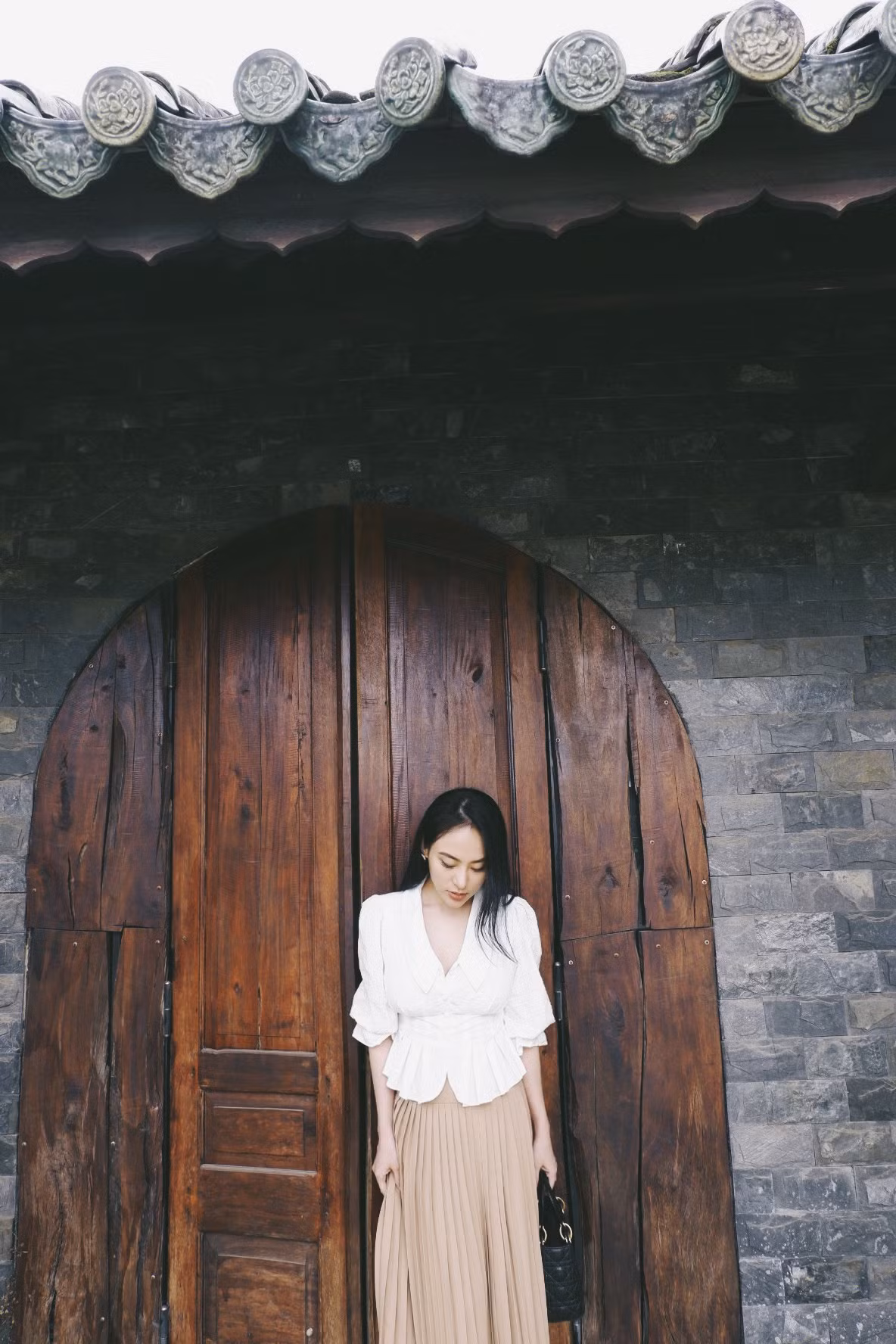 “Quan tâm đến người khác nói gì về mình là điều lãng phí và ngớ ngẩn nhất”, Thu Hoàng nói.