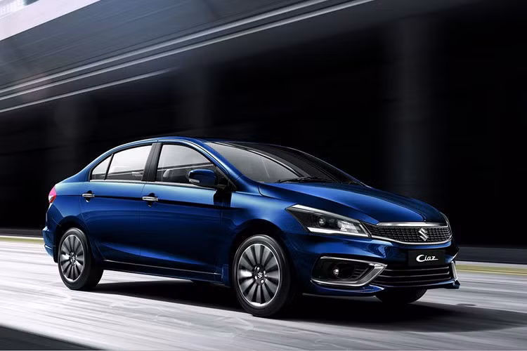 Giá xe Suzuki Ciaz phiên bản máy dầu số sàn mới tại thị trường Ấn Độ dao động từ 997.000 - 1.137.000 Rupee (khoảng 336 - 383 triệu đồng). Trong khi đó, Suzuki Ciaz tại Việt Nam hiện có giá 499 triệu đồng. Tuy nhiên, trái với ở Ấn Độ, Suzuki Ciaz không được ưa chuộng tại thị trường Việt Nam vì gặp phải những đối thủ mạnh như Honda City, Toyota Vios và Hyundai Accent.