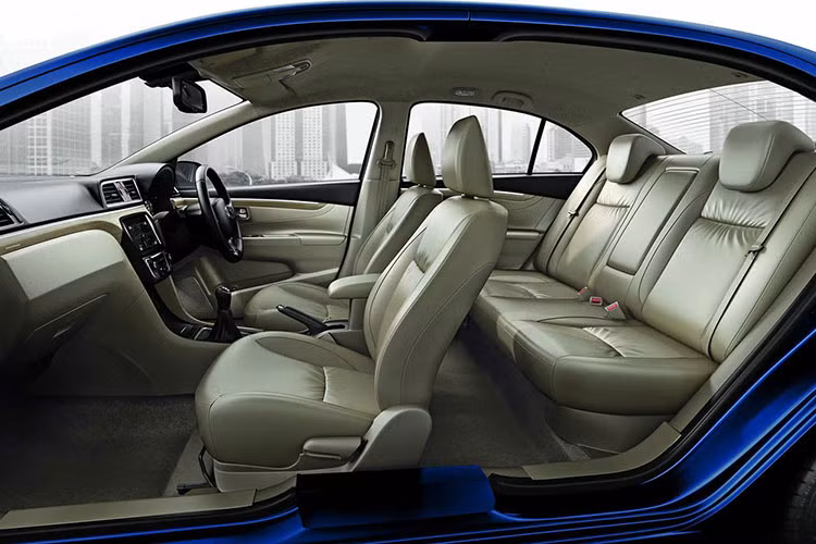 Ở phiên bản 2019, Suzuki Ciaz có khả năng bảo vệ hành khách tốt hơn nhờ sự xuất hiện của hệ thống cân bằng điện tử và hỗ trợ khởi hành ngang dốc (chỉ dành cho bản máy xăng). Trong khi đó, 2 túi khí trước, hệ thống cảnh báo tốc độ và cảm biến lùi hỗ trợ đỗ xe là trang bị tiêu chuẩn của Suzuki Ciaz tại thị trường Ấn Độ.