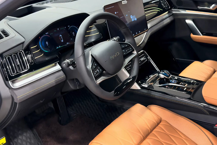 Dù sở hữu công nghệ tiên tiến và phạm vi hoạt động ấn tượng, mức giá 1,569 tỷ đồng của Tan EV sẽ gặp không ít thách thức khi so sánh với các mẫu SUV cỡ D đã quen thuộc với thị trường Việt Nam.