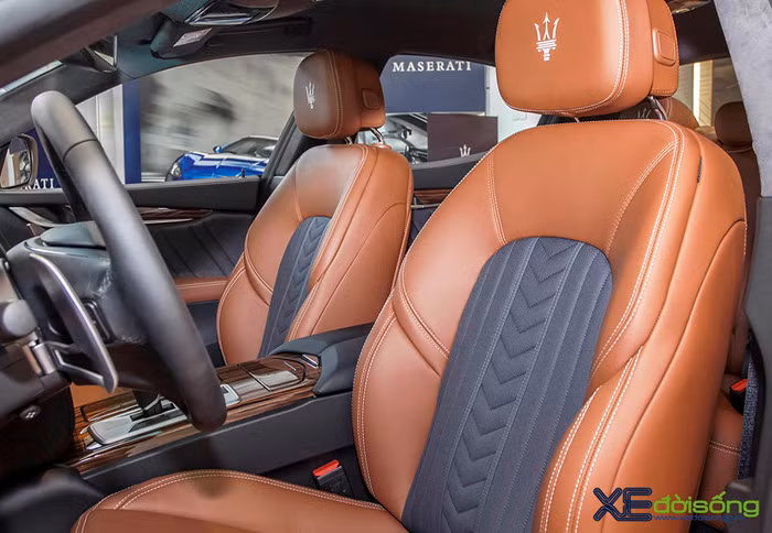 Giá tham khảo các phiên bản Maserati Ghibli 2016 tại Việt Nam: Ghibli: 4.520.000.000 đồng, Ghibli S: 5.161.000.000 đồng, Ghibli S Q4: 5.325.000.000 đồng.
