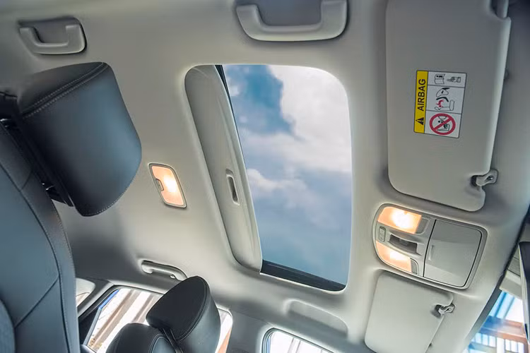 Kona là chiếc xe mạnh nhất phân khúc hiện tại ở Việt Nam với phiên bản Turbo. Xe trang bị động cơ Gamma 1.6T-GDI. Động cơ này cho công suất tới 177 mã lực tại 5.500 vòng/phút, Momen xoắn cực đại và đi kèm hộp số 5.500 vong ly hợp kép 7 cấp DCT.