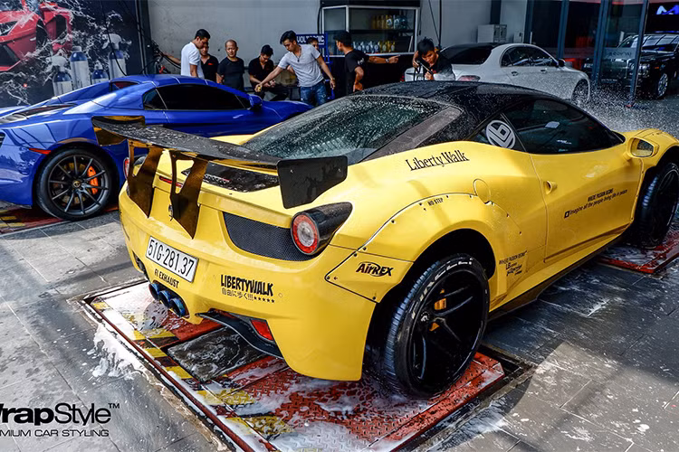 Quãng đường hơn 600km hoàn toàn trên quốc lộ 1A với lưu lượng giao thông đông đúc, mặt đường nhiều chỗ khá xấu sẽ là một thử thách không hề nhỏ với những mẫu siêu xe thể thao mạnh mẽ, gầm thấp như Lamborghini, McLaren hay Ferrari...