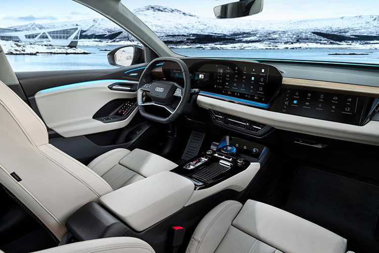 Audi Q6 e-tron Offroad được trang bị 2 động cơ điện cho công suất 517 mã lực. Thiết kế cầu portal cũng giúp tăng mô-men xoắn lên đến 50%, đạt mức 13.400 Nm (trong vòng 10 giây).