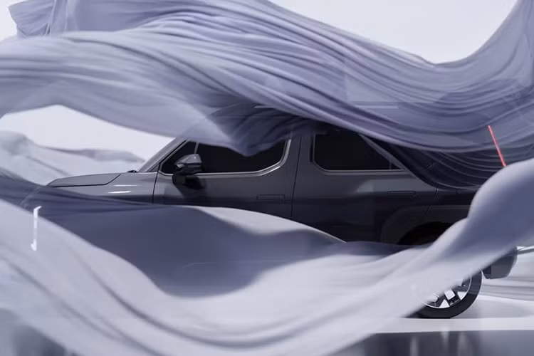 Mẫu xe SUV Kia Syros 2025 giá rẻ được xem là một bước đi quan trọng trong chiến lược toàn cầu hóa của hãng xe Hàn Quốc. Trước thời điểm ra mắt, Kia đã tiết lộ thêm nhiều hình ảnh mới của Syros. Những bức ảnh này cho thấy thiết kế phần đầu xe với cụm đèn trước mang phong cách tương tự Stargazer X, một mẫu MPV crossover của Hyundai.