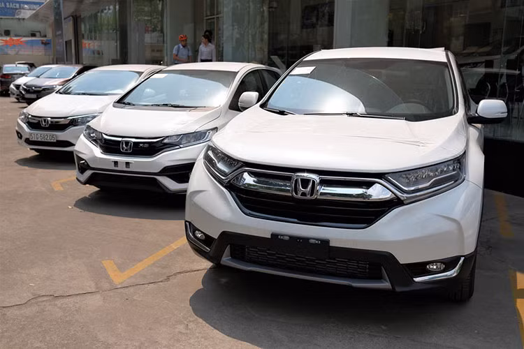 Ngay sau khi có hướng dẫn thực hiện Nghị định 116, Honda Việt Nam đã nỗ lực xúc tiến các thủ tục theo yêu cầu đề có thể đưa các mẫu xe nhập khẩu về Việt Nam sớm nhất, nhằm đáp ứng sự mong đợi của của các khách hàng. Và lô xe ôtô Honda nhập khẩu đầu tiên đã chính thức có mặt tại các đại lý trên toàn quốc sớm hơn dự kiến.