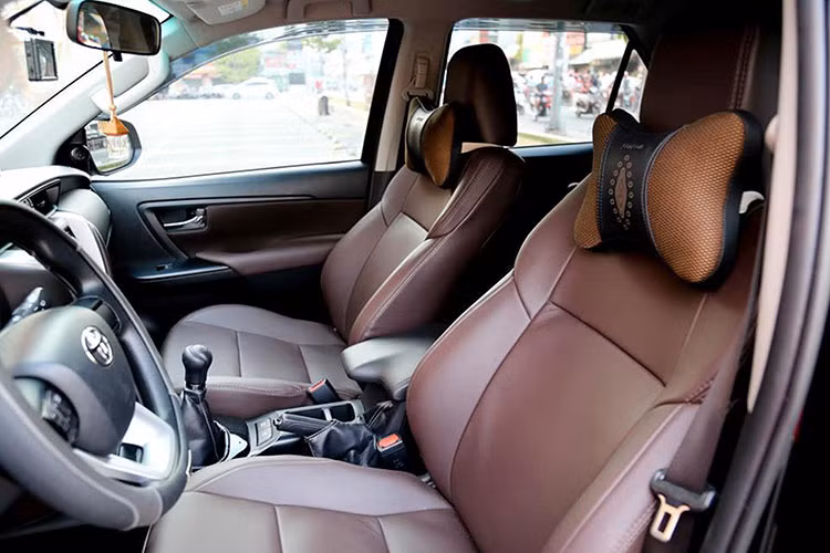 Mẫu xe này sở hữu tổng chiều dài để chân khá thoải mái, rộng rãi. Khoảng trần xe dành cho người lái cũng đã tăng thêm 16mm, hàng ghế 2 tăng 10mm (so với thế hệ trước đây). Nhưng hàng ghế thứ 3 lại chật chội hơn khi khoảng trần giảm 21mm. Khoảng đầu gối hàng ghế 2 tăng gấp đôi, từ 88mm giờ lên đến 175mm.