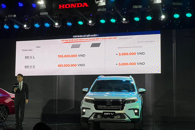 Giá xe Honda BR-V 2023 tại Việt Nam cho hai phiên bản là 661 triệu đồng và 705 triệu đồng và được nhập khẩu trực tiếp từ Indonesia. Sau khi gia nhập thị trường Việt Nam, ngoài đối thủ lớn Mitsubishi Xpander, Honda BR-V còn phải cạnh tranh với nhiều cái tên hiện đang có như Toyota Veloz và Avanza, Hyundai Stargazer, Suzuki Ertiga và KIA Carens.