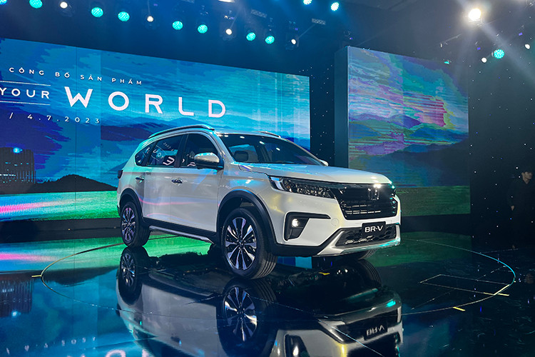 Nhằm đáp ứng nhu cầu của nhiều gia đình Việt Nam về dòng xe 7 chỗ, ngày 04/07/2023, Honda BR-V 2023 mới đã chính thức được ra mắt tại thị trường Việt Nam với thông điệp “Trọn chuyến đi, tròn cảm xúc” nhằm mang đến cho khách hàng nhiều trải nghiệm thú vị và sự an tâm trên mọi hành trình nhờ những giá trị nổi bật: “Vận hành vượt trội – An toàn tiên tiến – Tiện nghi, Thoải mái tối đa”.