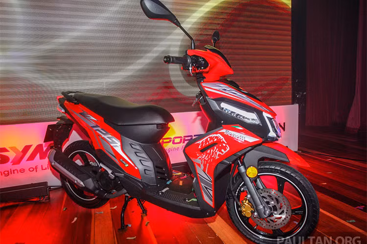 Tại Malaysia, giá xe Benelli VZ125i sẽ được bán ra với hai phiên bản là bản tiêu chuẩn và bản đặc biệt, trong đó phiên bản tiêu chuẩn có mức đề xuất từ 5.288 Ringgit (tương đương 29,5 triệu đồng), phiên bản đặc biệt sẽ có giá 5.588 Ringgit (tương đương 31,5 triệu đồng).